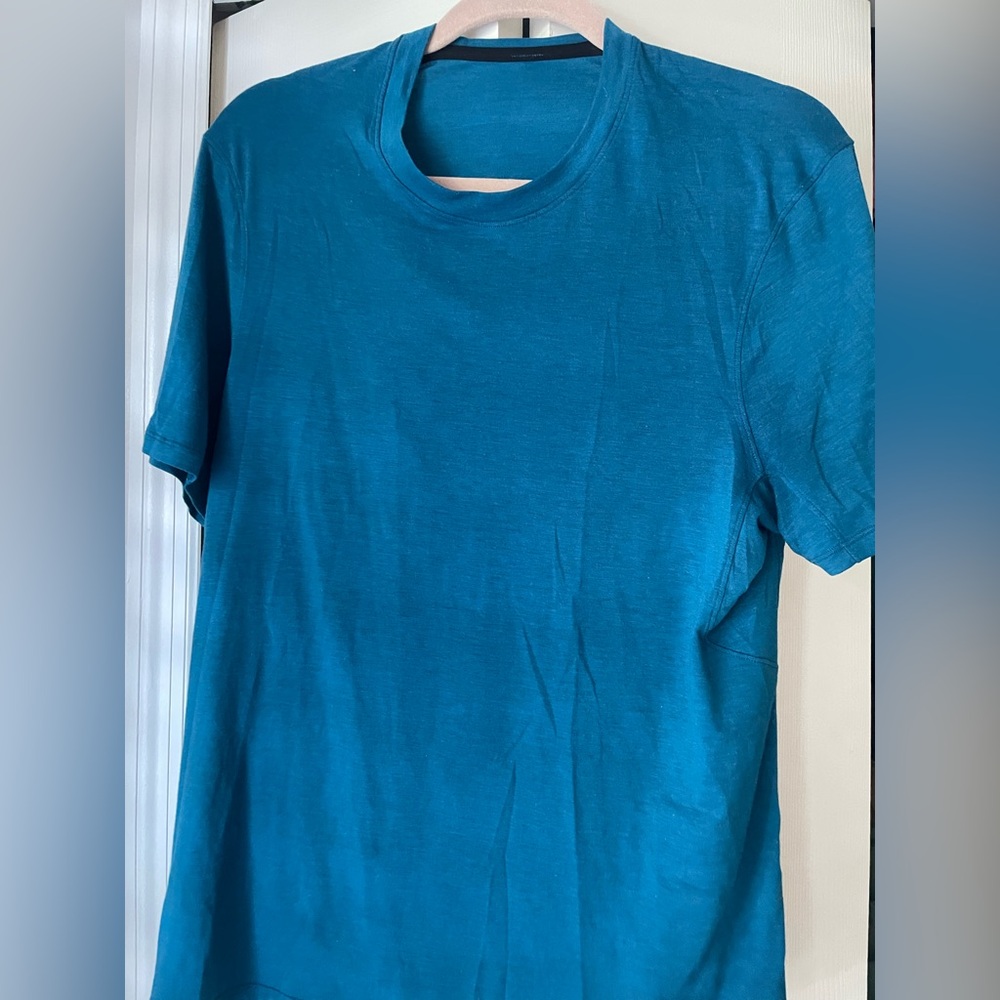 Lululemon tshirt
